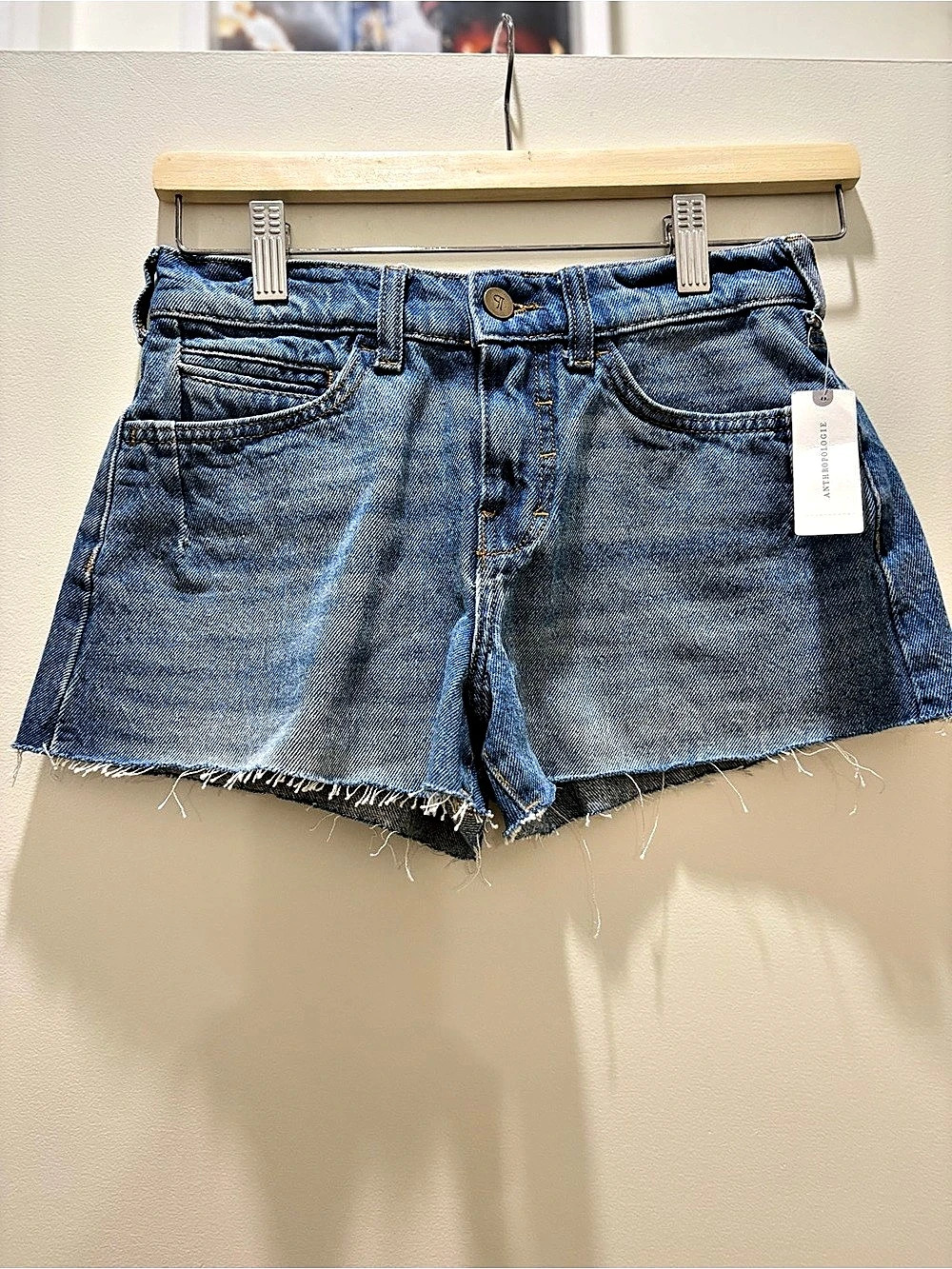 Pilcro Shrunken Raw-Hem Denim Shorts in Blue